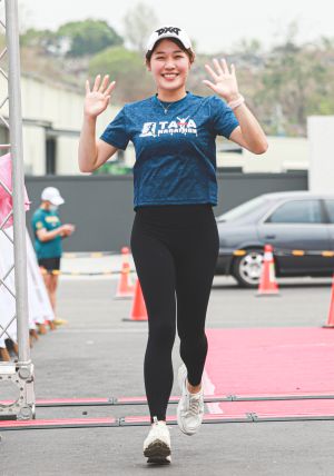 「高球甜心」丁子云參加「2022大亞旺萊馬拉松」 ▲「高球甜心」丁子云參加「2022大亞旺萊馬拉松」。(圖/葉政勳攝)