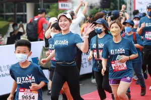 「高球甜心」丁子云參加「2022大亞旺萊馬拉松」 ▲「高球甜心」丁子云參加「2022大亞旺萊馬拉松」。(圖/葉政勳攝)