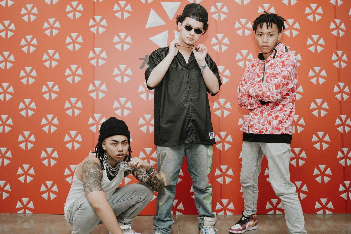 ▲禁藥王&栗子、潮州土狗為了今天的演出特別請教血肉果汁機、阿夜。（圖／出日音樂提供）