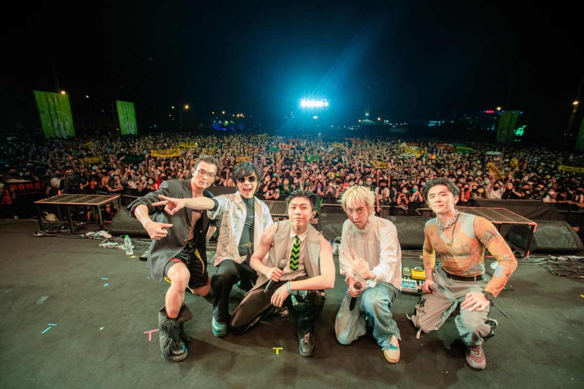 ▲ 美秀集團貝斯手從高台跌落，緊急送醫檢查。（圖／出日音樂提供）