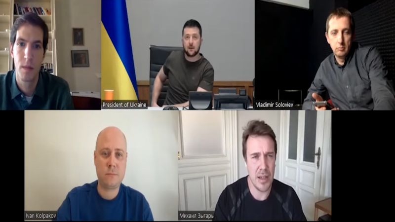 ▲烏克蘭總統澤倫斯基，近日接受包含俄國獨立媒體在內的聯合專訪。（圖／擷取自Youtube畫面）