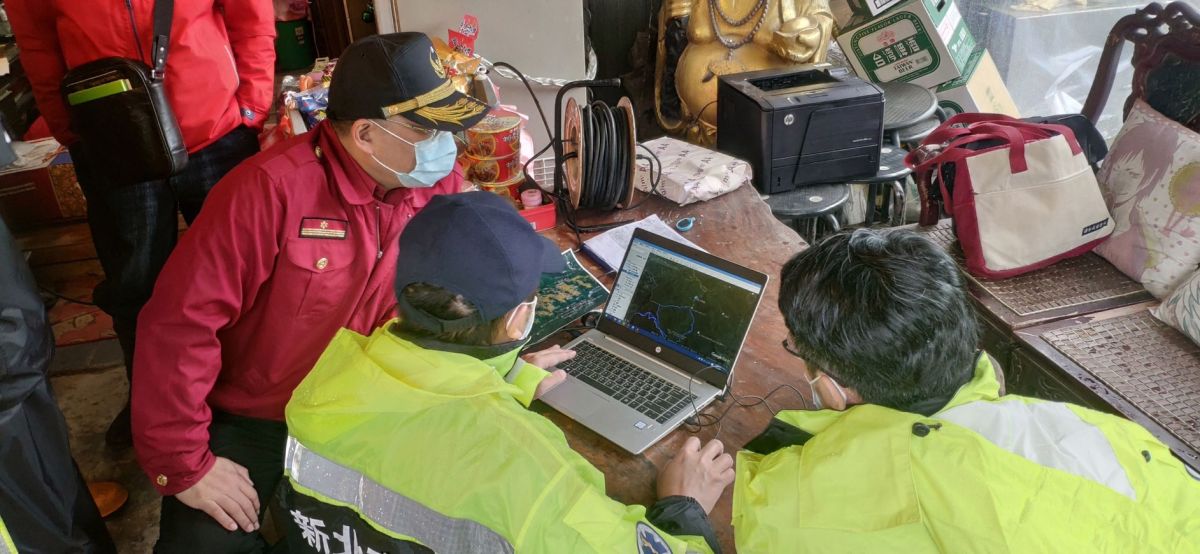 ▲前和碩副總登山失蹤，新北市消防局出動百餘人展開搜救行動。（圖／翻攝畫面）