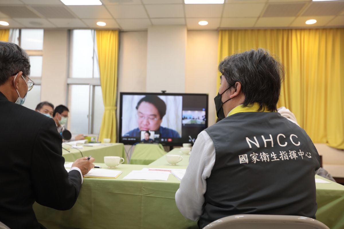 ▲基隆市長林右昌藉視訊會議指示，為加速找出可能潛藏的感染源，再增設3個篩檢站，呼籲民眾儘速積極接受篩檢。（圖／基隆市政府衛生局提供）