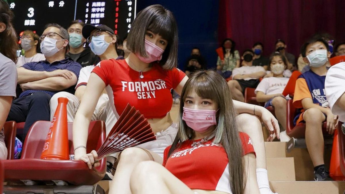 ▲梓梓原本要澄清球場上太辣的謠言，結果照片再度打臉，也讓3萬名粉絲暴動。（圖／翻攝自梓梓IG）