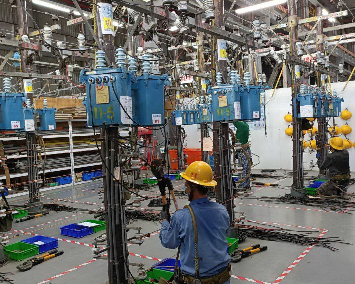 ▲高雄市政府勞工局訓練就業中心職訓場域整合學訓檢用一條龍模式，以提供產業高就人才。(圖／高市府勞工局提供)