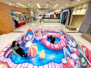 ▲Global Mall新北中和設有「3D貓咪藝術畫」，跟著貓咪一起戲水。（圖／Global Mall提供）