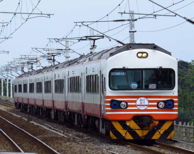 ▲EMU1200型自強號近年因車況老舊，目前僅行駛167次(彰化=潮州)及168次(枋寮=彰化)每日一個往復車次。（圖／台鐵提供）