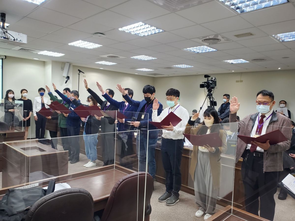 ▲國民法官與備位國民法官宣誓。（圖／台北地院提供）