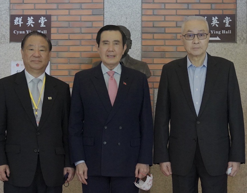 ▲前總統馬英九今日出席救國團111年青年節全國優秀青年表揚大會。（圖／救國團提供）