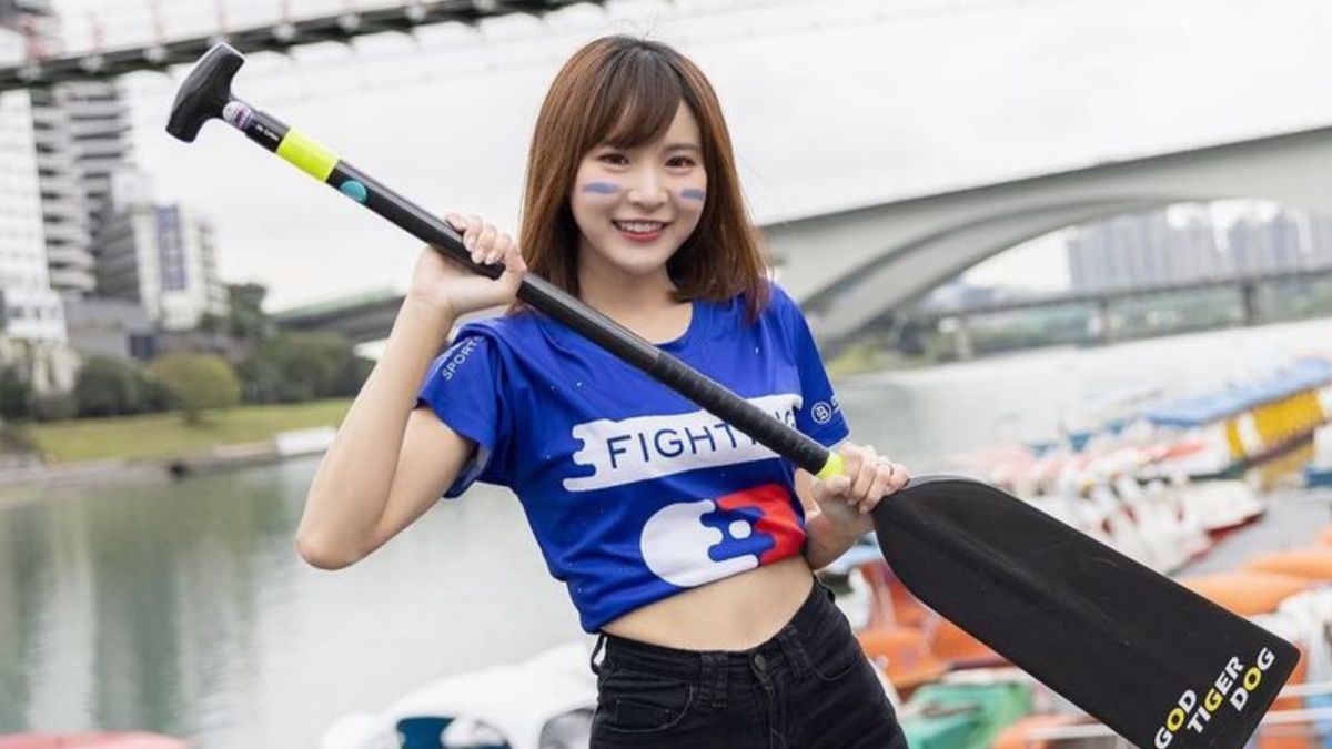 ▲「最正球經」孟潔突然PO出放閃照，甜笑摟抱著另一位男神王品澔，讓粉絲通通暴動。（圖／翻攝孟潔IG）