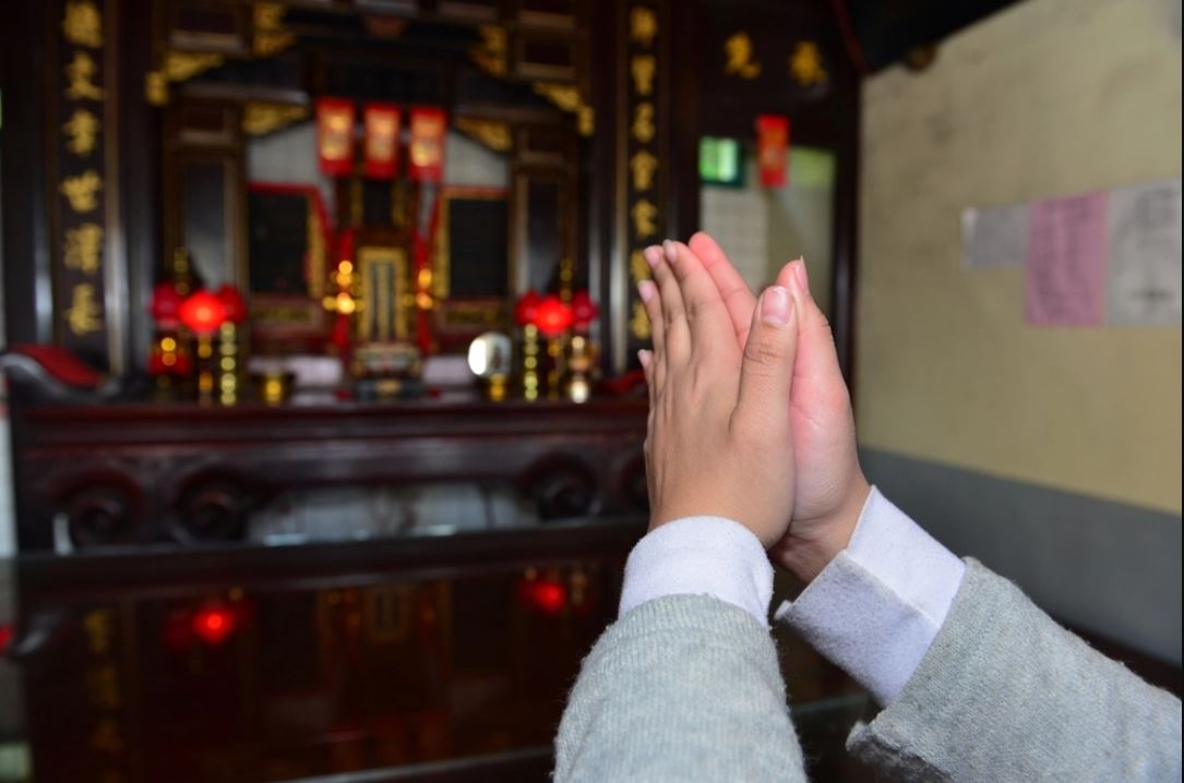 ▲即起至國曆4月18日前，每日的申時（下午5時至7時）為「罡塞鬼戶」，此時天罡正氣可壓制鬼戶出入，拜了相當於沒拜。（圖／shutterstock）