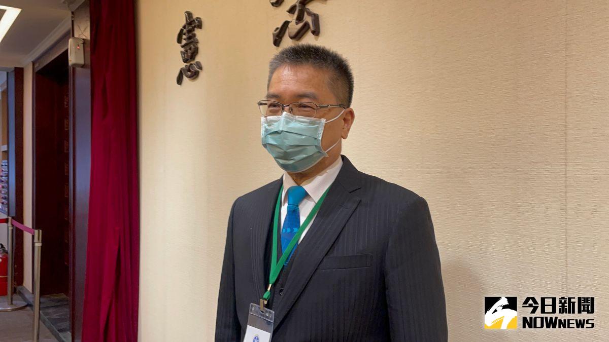 ▲內政部長徐國勇，火速搭乘高鐵南下了解台南殺警案，並在受訪時強調「若有反抗，我們大膽使用槍械，絕不客氣！」（資料照／記者潘千詩攝，2022.3.29）