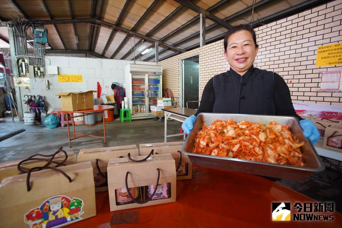 ▲來台灣才接觸到媽祖的朴婕瑀，為了要籌建慈母宮，還特地向遠在韓國的家人請教道地韓國泡菜的做法，以此作為籌募經費的基本來源。（圖／記者李春台攝，2022.03.29）