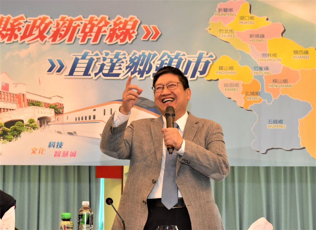 ▲新竹縣政府「縣政新幹線」行動主管會報第二站由「列車長」新竹縣長楊文科率領縣府一級主管，今（29）日上午抵達湖口鄉。（圖／新竹縣政府提供）