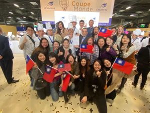 ▲第11屆「世界盃麵包大賽」（Coupe Du Monde De La Boulangerie）在法國巴黎舉行，台灣代表隊勇奪團體賽冠軍，史上首次創此佳績。（圖／翻攝自我國駐法代表處臉書）
