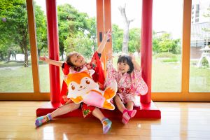 五倍券放大!住宜蘭綠舞送浴衣體驗 「1招」加人不加價 ▲五倍券晚鳥倒數再放大!飯店、遊樂園、百貨紛紛祭出相關優惠,現在持振興券入住宜蘭綠舞贈送換穿經典浴衣、手刷抹茶或手作和菓子體驗三選一,還有機會享受12歲(含)以下1位加人不加價!(圖/宜蘭綠舞國際觀光飯店提供)