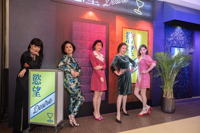 ▲《華燈初上》透過服裝、造型、道具，呈現1988年台灣日式酒店文化。（圖／取自《江宜蓉 Cammy Chiang》FB）