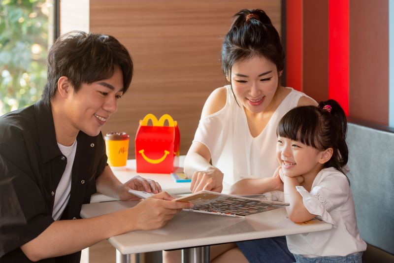 ▲台灣麥當勞首屆「麥麥共讀日」，選在4月4日兒童節登場，當天購買Happy！（圖／品牌提供）