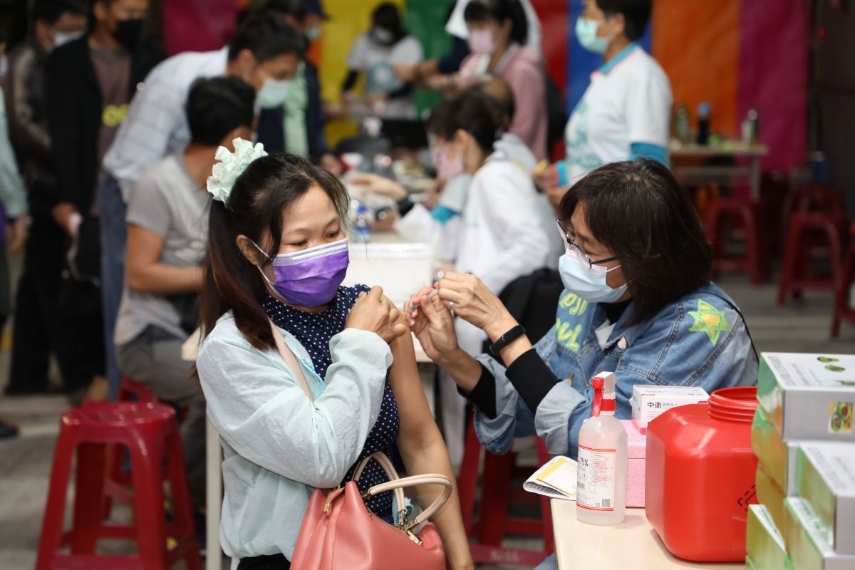 ▲目前嘉義縣內移工第1、2劑接種率超過96%，第3劑則是35%。（圖／嘉義縣政府）