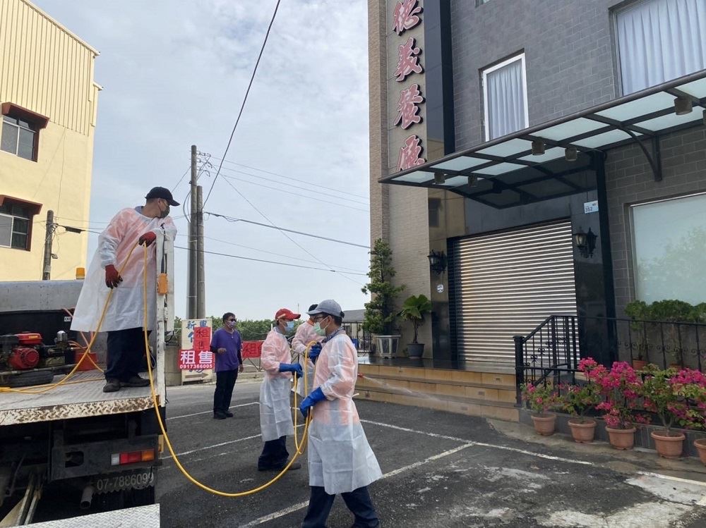 ▲縣政府緊急實施消毒作業。（圖／屏東縣政府提供）