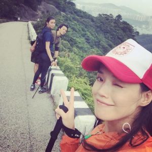 ▲蒙嘉慧(左起)、鄭伊健約好友舒淇爬山。(圖/翻攝舒淇臉書) ▲蒙嘉慧(左起)、鄭伊健約好友舒淇爬山。(圖/翻攝舒淇臉書)
