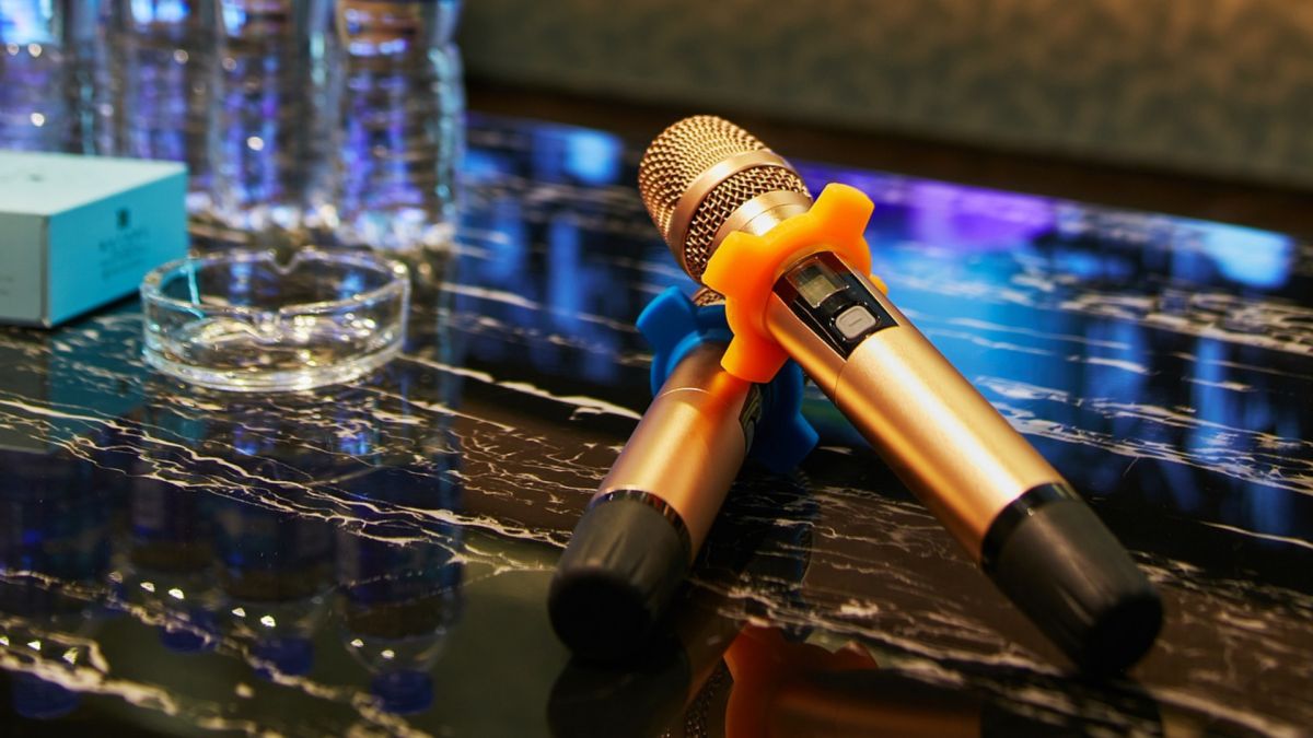 ▲KTV必點的嗨歌有哪些呢？大家一致推薦，「八三夭」的歌單。（示意圖／Pixabay）