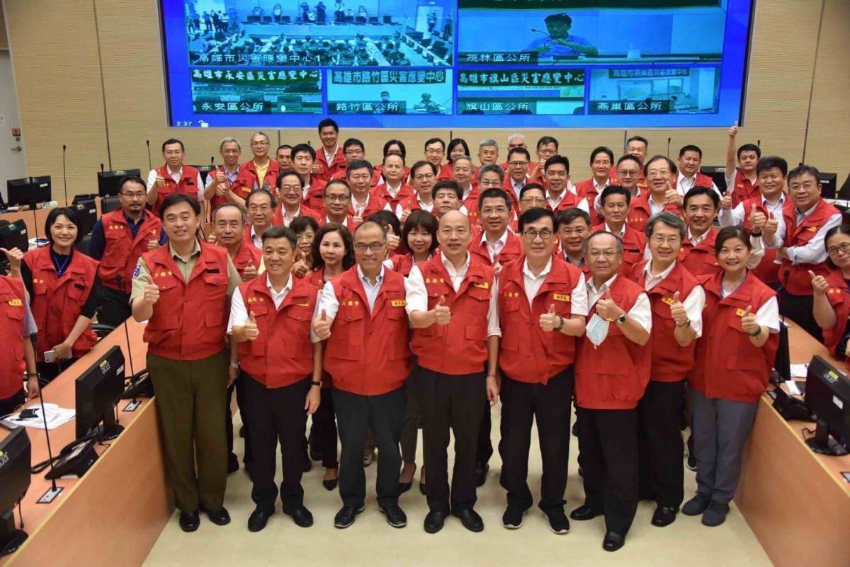 ▲李四川（前排右四）透過臉書強調他「無意參選」，並澄清「黨中央從沒有人來跟我談選舉的事」。（圖／翻攝自李四川臉書）