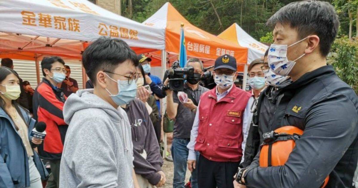 ▲蔡進國女兒得知尋獲消息後，哽咽感謝警消協助。（圖／翻攝畫面）