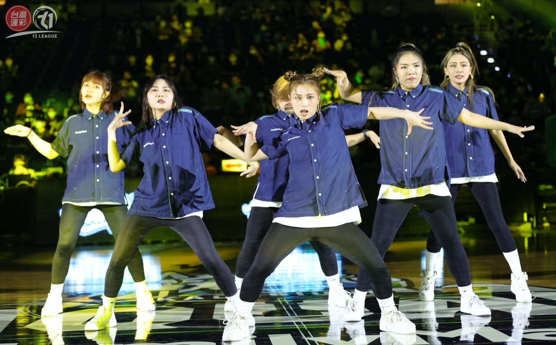 ▲海神啦啦隊「Aqua Mermaids」舞功了得。 （台灣運彩xT1聯盟提供）