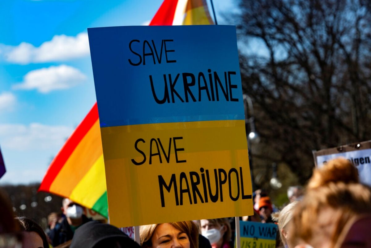 ▲烏克蘭總統澤倫斯基表示，遭圍困多時的東南部港市馬立波仍有約12萬人無法撤離，當局呼籲立即開闢人道走廊。（圖／美聯社／達志影像）