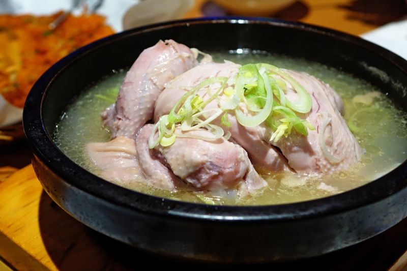 ▲煮雞湯最怕肉柴，行家2妙招喜得嫩雞肉：「大餐廳都照做」。（示意圖／pixabay）