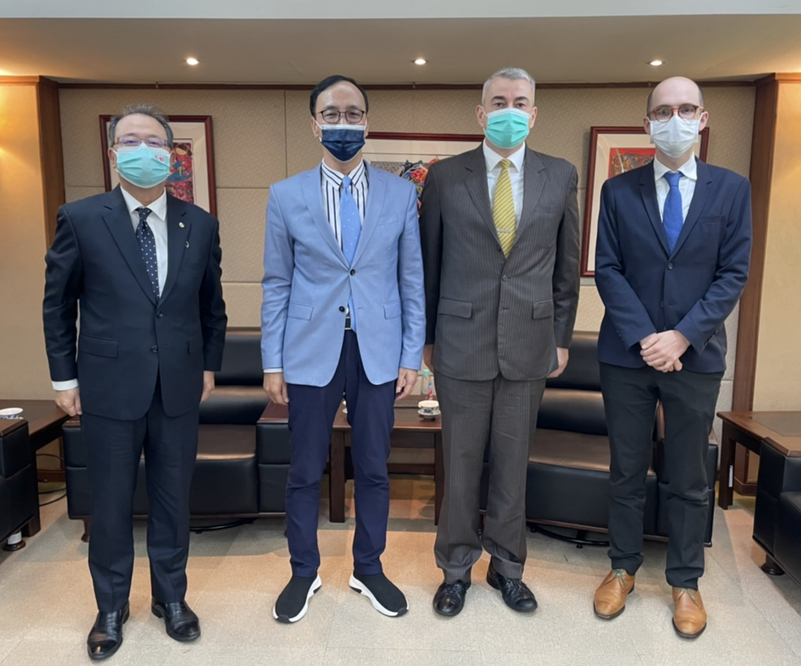 ▲國民黨主席朱立倫會見比利時台北辦事處處長，期盼雙邊連結更加深厚。（圖／文傳會提供）