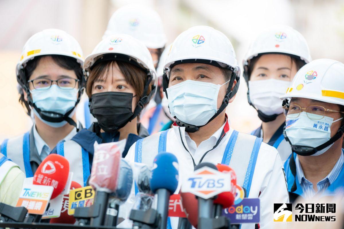 ▲新北市長侯友宜今（31）日認為，自我的防疫才是最重要，且沒有打疫苗的趕快去打，這比什麼都有用，起碼可減少萬一染疫的傷害。（圖／記者陳志仁攝，2022.03.31）