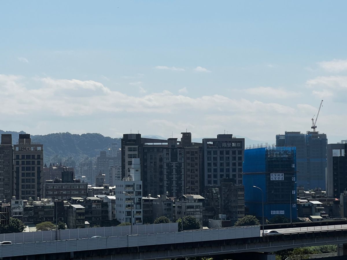 ▲根據台北市地政局最新一期去年12月實價登錄交易件數統計，雖然量價都比前一月減少。但住宅價格指數112.02，還是較去年11月上升0.91%，與前一年同期相較（105.90）上升5.78%。（圖／張勵德攝）