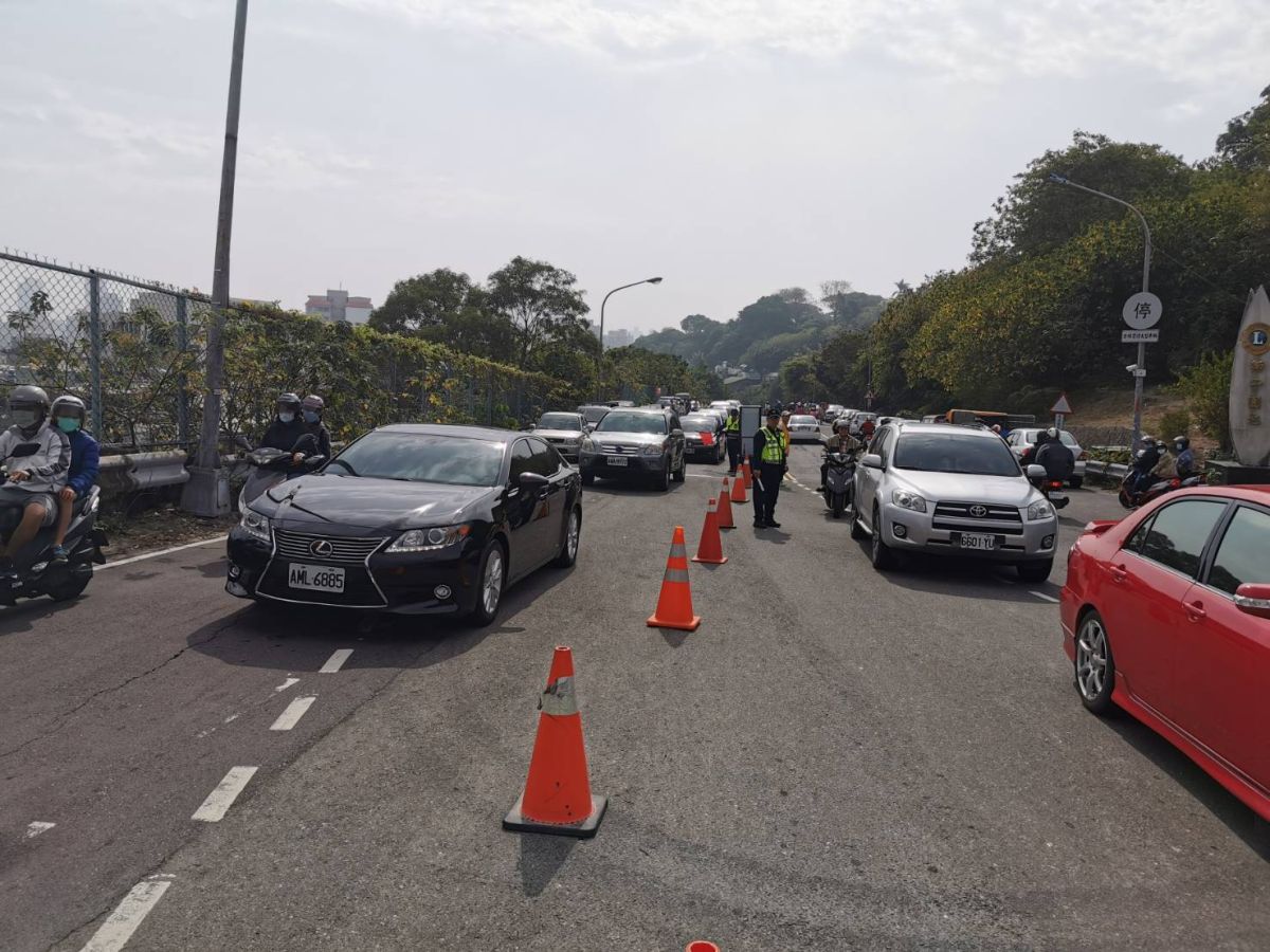 ▲清明連假疏導車潮 壽山、西子灣、旗津等風景區管制措施出爐。(圖／鼓山分局提供)