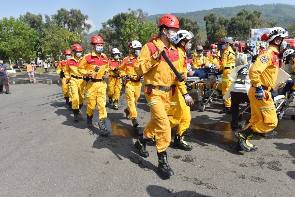  ▲高雄市政府今天於台灣中油高雄煉油廠及國昌國中辦理111年全民防衛動員暨災害防救（民安8號）演習綜合實作演練。（圖／高市府提供）