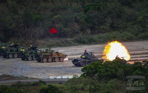 陸軍許多特業單位,例如戰甲車輛的操作是短期義務役士兵訓練不出來的。 ▲陸軍許多特業單位,例如戰甲車輛的操作是短期義務役士兵訓練不出來的。(圖/軍聞社提供)