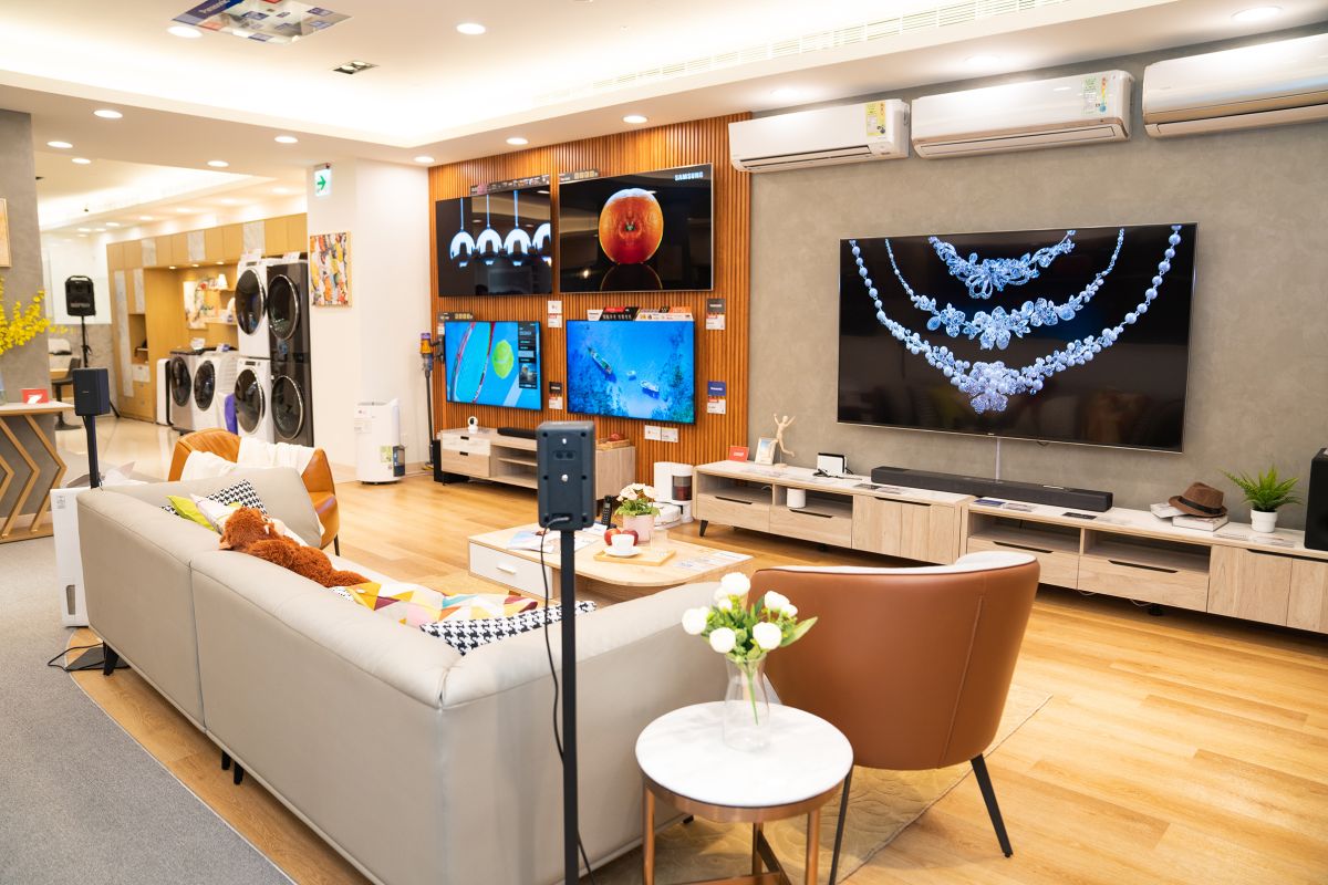 ▲燦坤打造「WanDau」家電展示區，且搶攻最後一波振興券買氣，推出單品金額7000~14999元用紙本振興券付費，即可獲10％還元金。(圖／廠商提供)