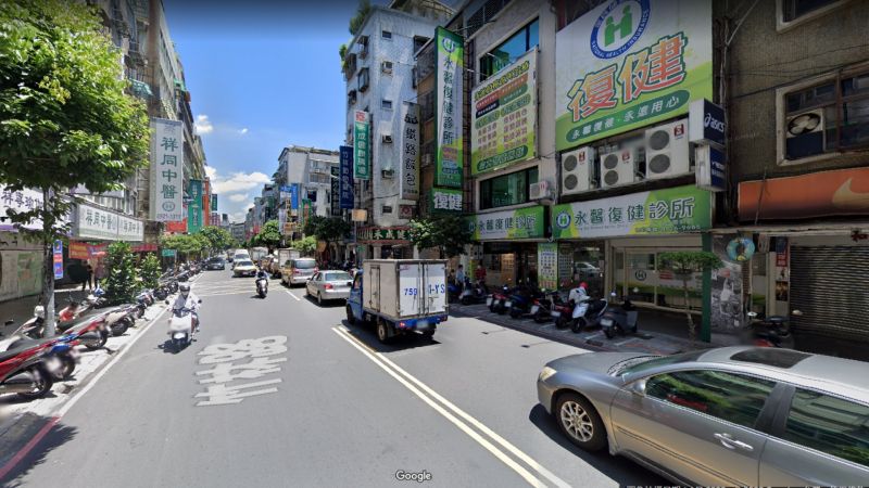 整條路上藥局狂開?他一Google「10間起跳」:快變藥局街