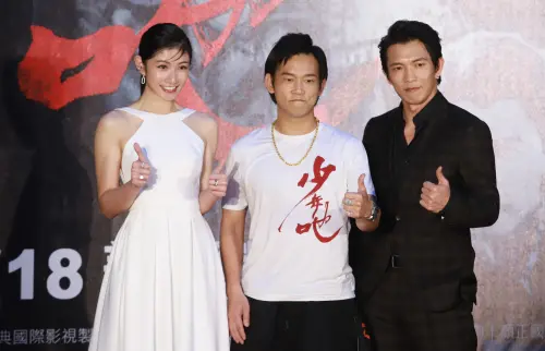 「媒人」顏正國病逝！李千娜、黃尚禾現身靈堂　待3小時摺蓮花
