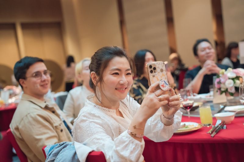 ▲Selina與爸媽、男友參加黃子佼壽宴。（圖／黃子佼臉書）
