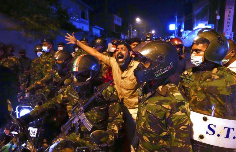 ▲斯里蘭卡民眾不滿政府處理國家經濟危機的方式，群起示威，結果演變成暴力事件。（圖／美聯社／達志影像）