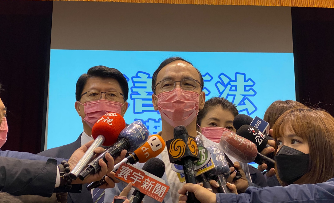 ▲國民黨主席朱立倫今日被問及是否擔心羅智強脫黨參選時表示，黨會安排戰將去該有的戰場。（圖／文傳會提供）