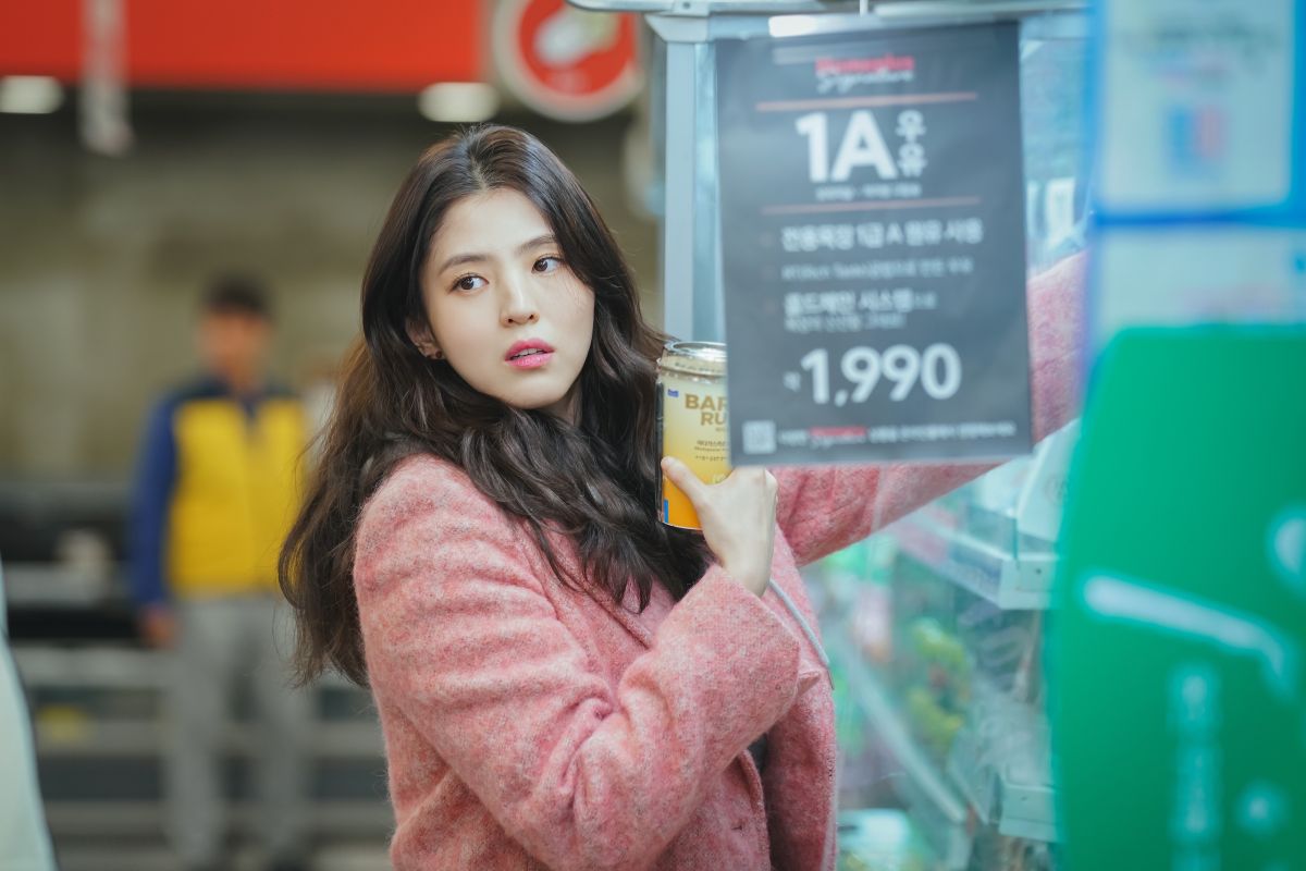 ▲韓韶禧被封為「最美小三」，日前意外曝光側胸性感刺青引起熱議。（圖／Disney+）