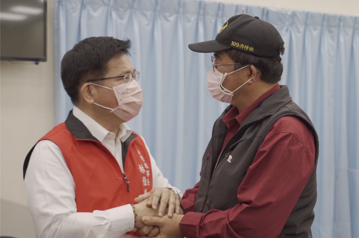 ▲林佳龍表示，期盼發揚黃法喆愛人救人的精神，也相信他會化作千風永遠守護鄉土。（圖／林佳龍辦公室提供）