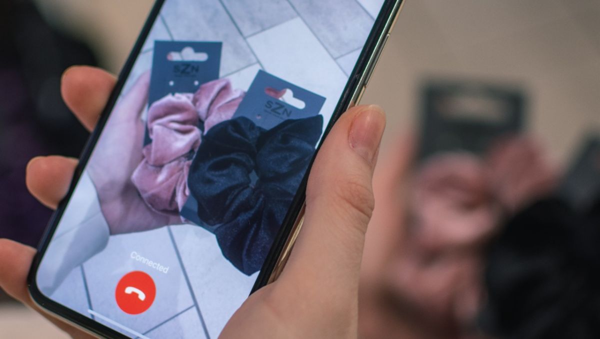 ▲《Be my eyes》媒合視障人士與自願幫忙的志工，幫看不見的人帶來視力，簡短的通話感動無數人。（圖／取自《Be my eyes》）