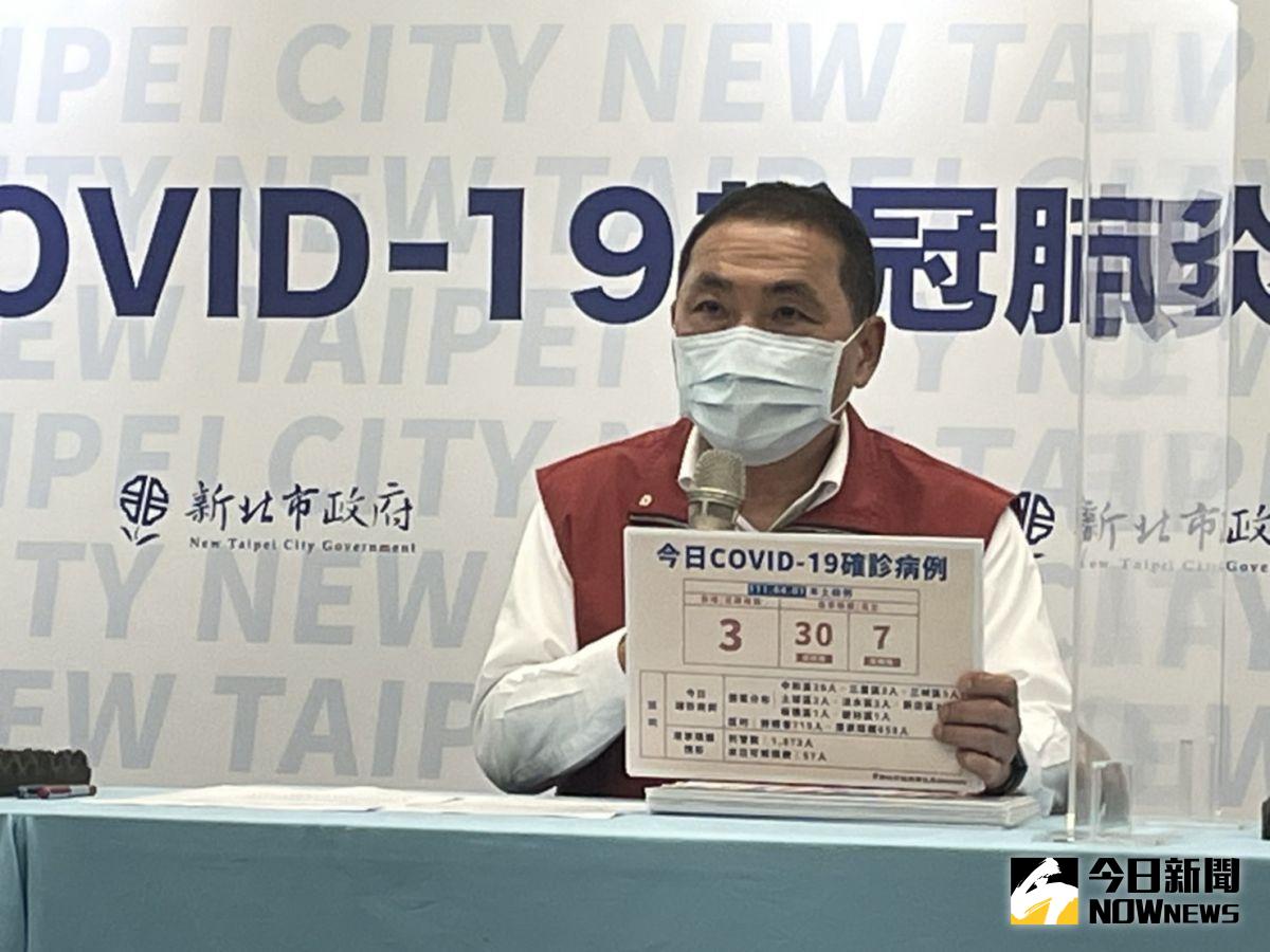 ▲新北市長侯友宜表示，中和景福市民活動中心的機動篩檢站及雙和社區篩檢站，3月31日共776人採檢，其中有18例陽性個案。。（圖／記者陳志仁攝，2022.04.01）