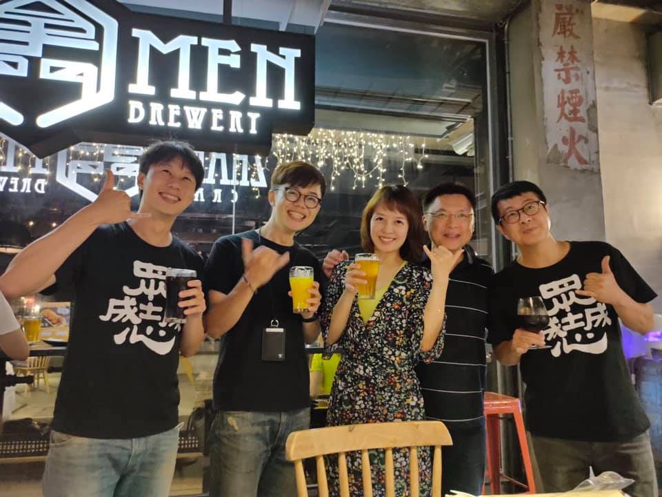 ▲民進黨立委趙天麟熱愛精釀啤酒，高雄棧貳庫的掌門精釀是其時常聚會、放鬆的餐酒館。（圖／翻攝自趙天麟臉書）