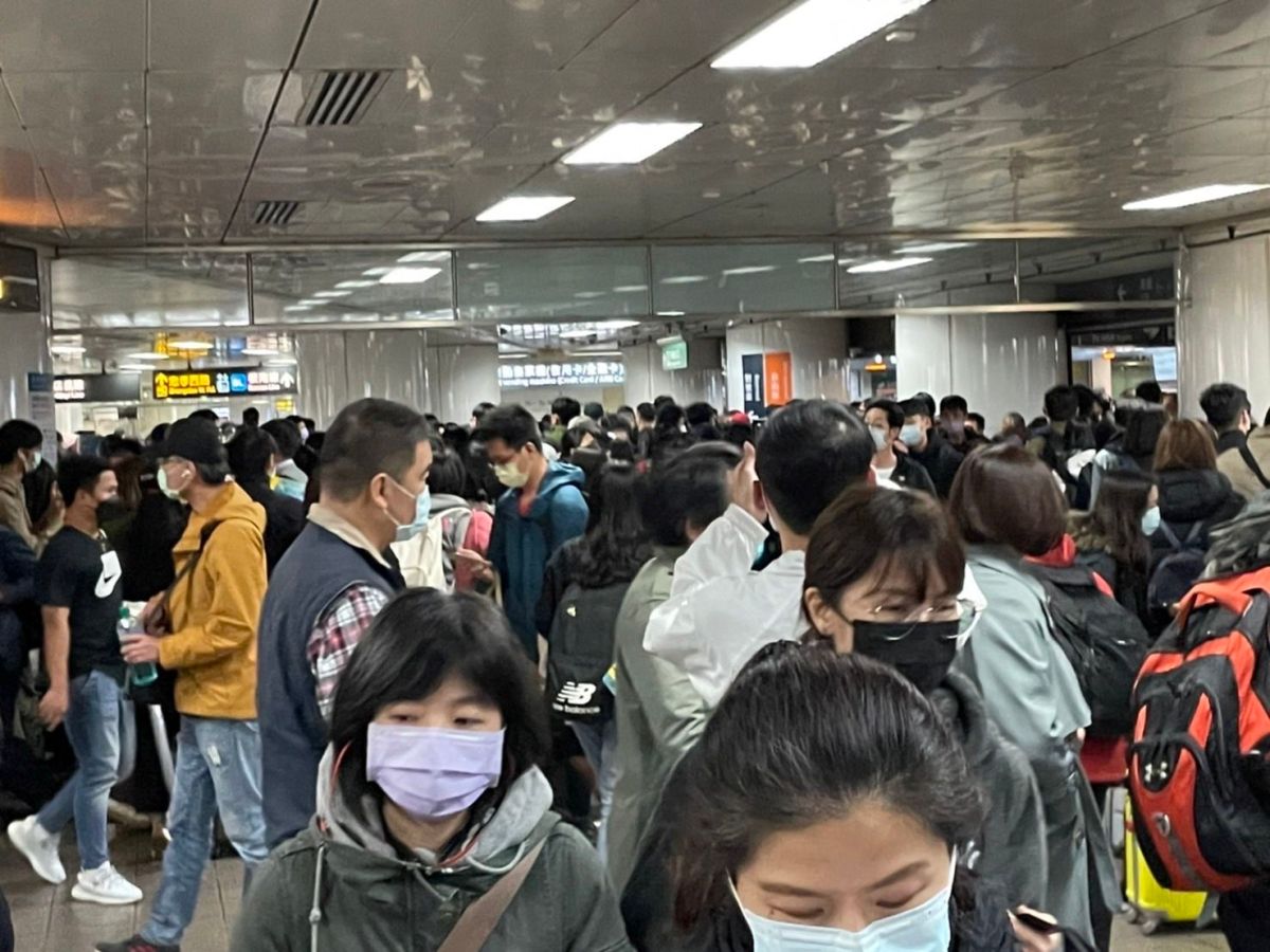 ▲受到東南水泥廠區工安意外影響，高鐵行駛大亂。對此，就有一名天選之人機智躲過，大讚「當初有先見之明！」（示意圖／民眾提供）