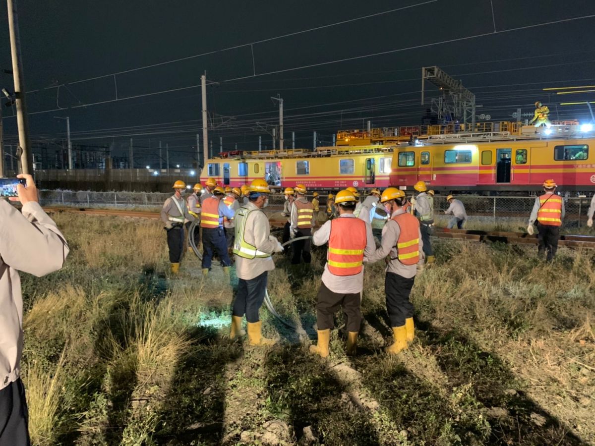 ▲高市楠梓區東南水泥舊廠拆除工程今天下午發生拆除意外。市府接獲通報後立即啟動緊急應變，副市長林欽榮立即率相關局處至現場協助處理。強調，該事件市府會對東南水泥求償到底。（圖／高市府提供）